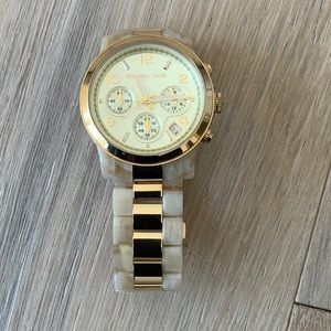 Michael Kors Everest Watch - Gold Metallic and Beige Plastic